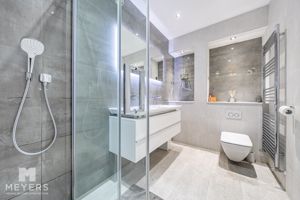 En Suite Shower Room- click for photo gallery